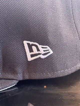 Gorra NY x New Era Negra Cerrada Bordada