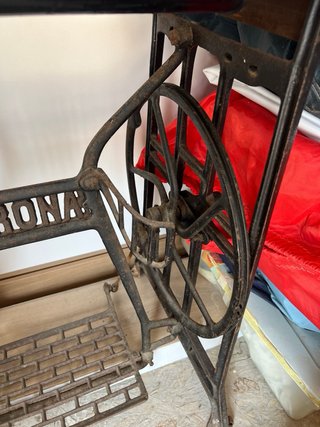 Máquina de coser antigua Corona