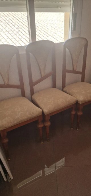 Sofá y 4 sillas + 2 sillones