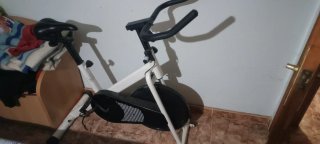 Máquina Multifunción BH Fitness y bicicleta de spi