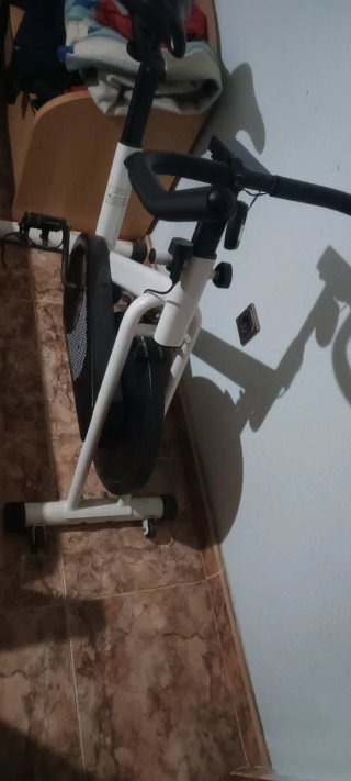 Máquina Multifunción BH Fitness y bicicleta de spi