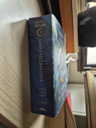 Libros de ciudad medialuna sarah J maas