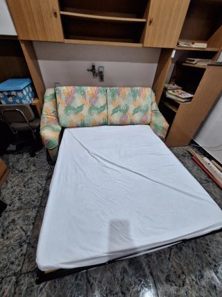 Sofá cama de 3 plazas con colchón – Buen estado