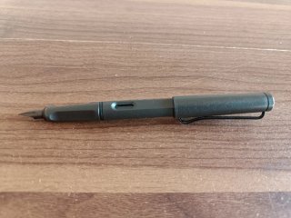 Pluma Lamy con tinta