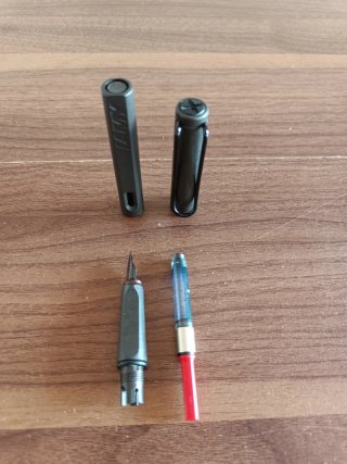 Pluma Lamy con tinta