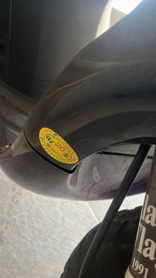 Moto Scooter Negra y Morada