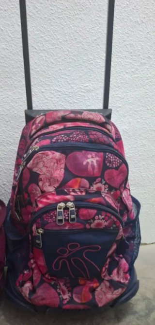 Mochila Totto con Ruedas y Diseño Corazones