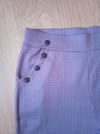 Pantalón estampado en rojo y blanco