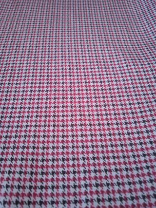 Pantalón estampado en rojo y blanco