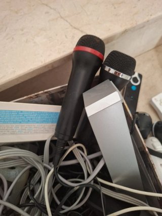 Consola Wii con mandos y micrófono
