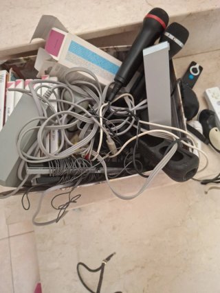 Consola Wii con mandos y micrófono
