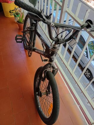 Bicicleta BMX Negra