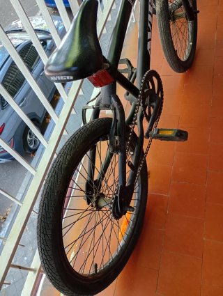 Bicicleta BMX Negra