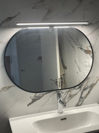 Espejo de baño ovalado con luz LED