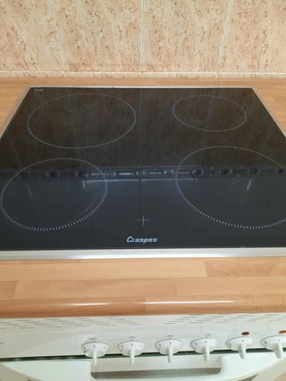 Cocina vitrocerámica Aspes con horno