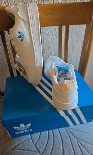 Zapatillas Adidas Blancas y Azules