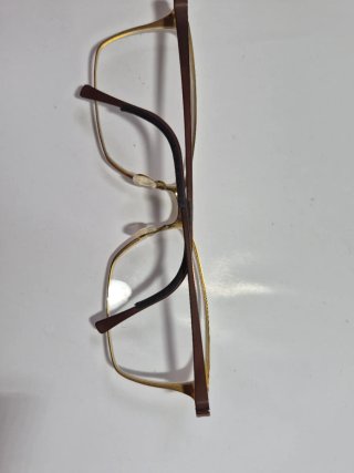 Gafas de ver doradas y amarillas