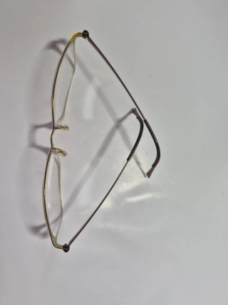 Gafas de ver doradas y amarillas
