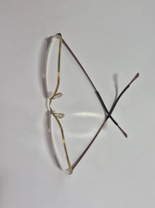 Gafas de ver doradas y amarillas