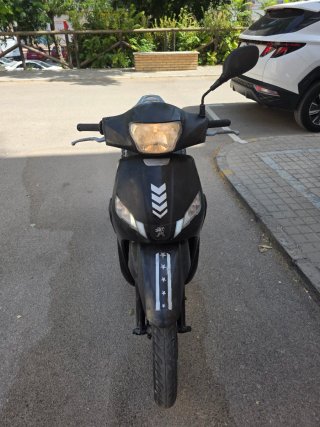Peugeot Tweet Negro