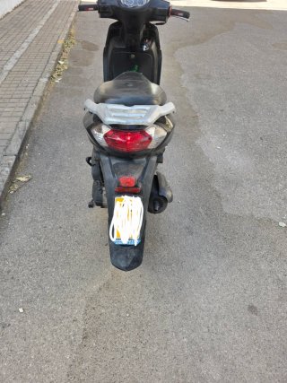 Peugeot Tweet Negro