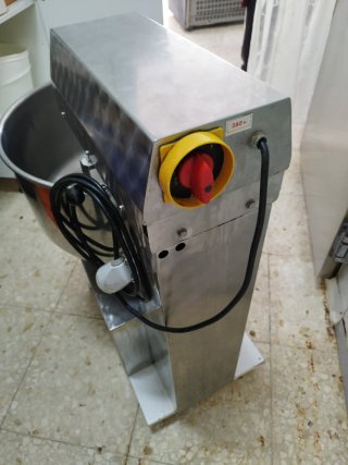 Amasadora industrial cabezal fijo.