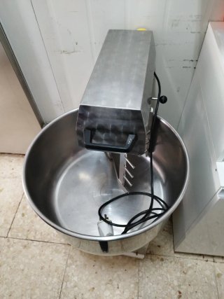 Amasadora industrial cabezal fijo.