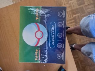 Caja Pokémon GO Dragonite V-ASTRO