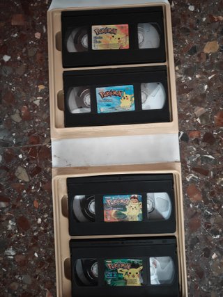 Caja Pikachu con 4 cintas Pokémon
