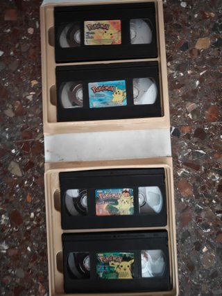 Caja Pikachu con 4 cintas Pokémon