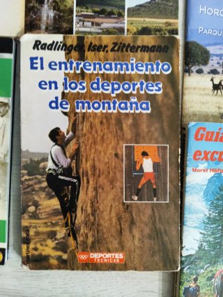 Libros y planos de deporte al aire libre y senderi