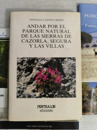 Libros y planos de deporte al aire libre y senderi