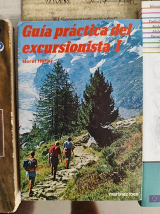 Libros y planos de deporte al aire libre y senderi