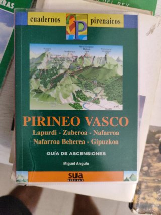 Libros y planos de deporte al aire libre y senderi