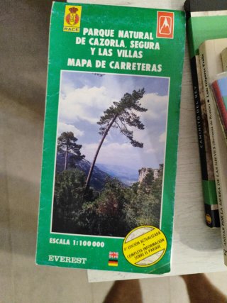 Libros y planos de deporte al aire libre y senderi