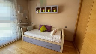 Dormitorio juvenil madera y lila