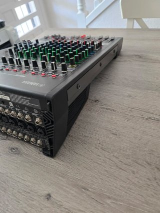 Consola de Mezclas Yamaha MGP12X