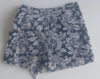 Falda-pantalón bordada azul y blanco