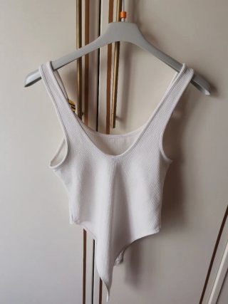 Body bianco con anelli