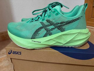 Asics Novablast 5 Talla 42.5 Verde