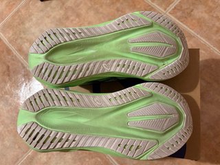 Asics Novablast 5 Talla 42.5 Verde