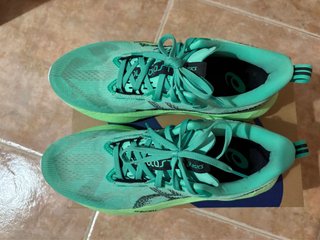 Asics Novablast 5 Talla 42.5 Verde