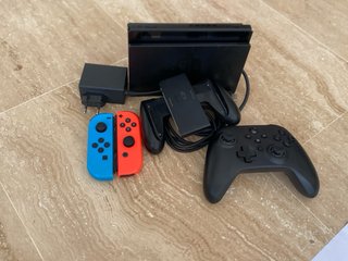 Nintendo Switch con mando pro y joy cons