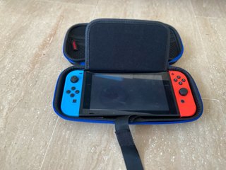 Nintendo Switch con mando pro y joy cons