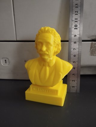 Busto Albert Einstein Amarillo