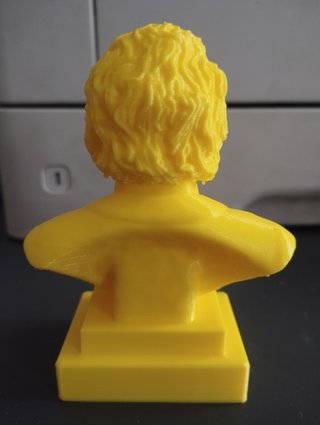 Busto Albert Einstein Amarillo