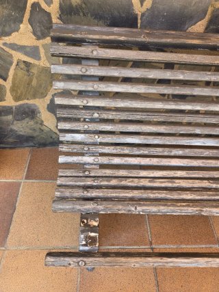 Banco de madera y hierro para restaurar