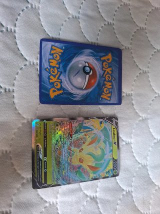 Pack 2 Cartas Pokémon Rayquaza VMAX y Leafeon V
