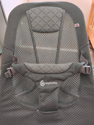 Hamaca Ergobaby Evolve 3 en 1. Nueva