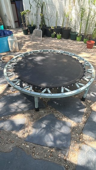 Cama elástica baja para exterior